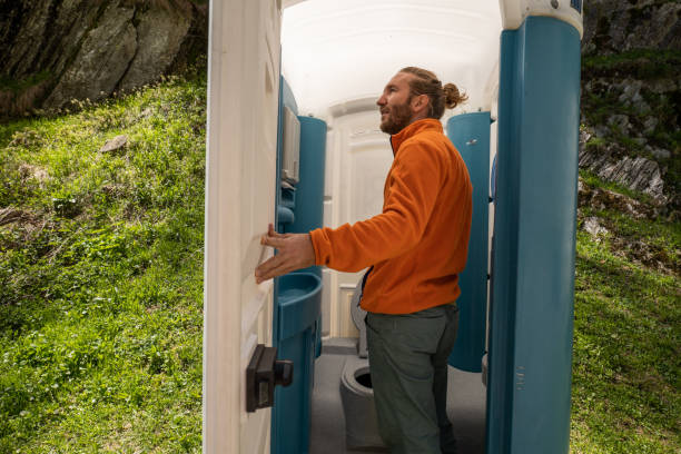 Portable bathroom rental in Edgewood, FL